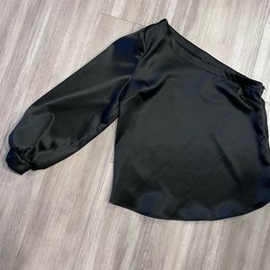 Beautiful black one shoulder top.